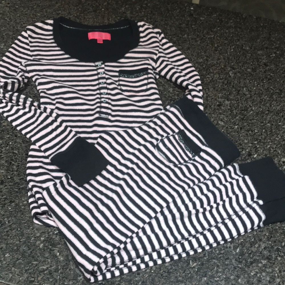 VS PJ set. Perfect condition XS